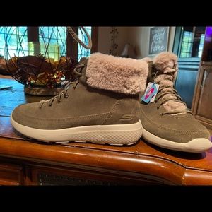 Brand new Sketchers green boots